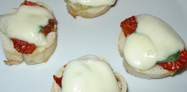 Crostini tomaat mozarella