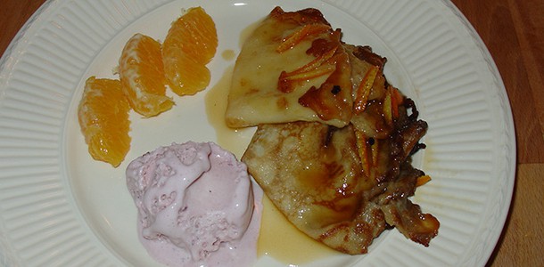 Flensjes met tropische sinaasappelsaus