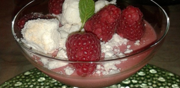 Frambozenmousse met meringue