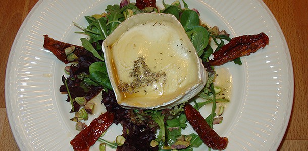 Salade met gemarineerde geitenkaas