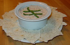 Tonijn dipsaus met cajunkruiden
