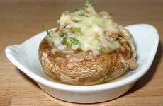 Champignonhoeden met ham en kaas