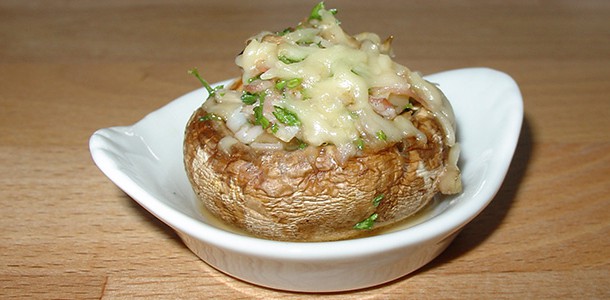 Champignonhoeden met ham en kaas