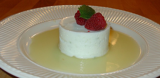 Kwark-limoenmousse met frambozen en witte chocolade
