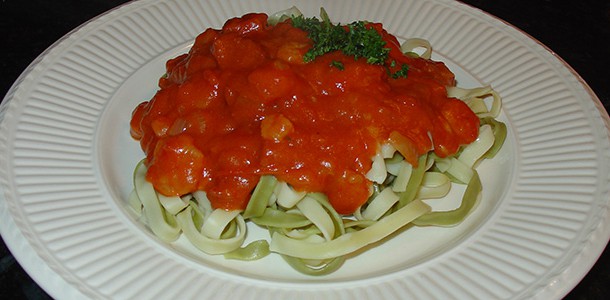 Pasta met salami en garnalen