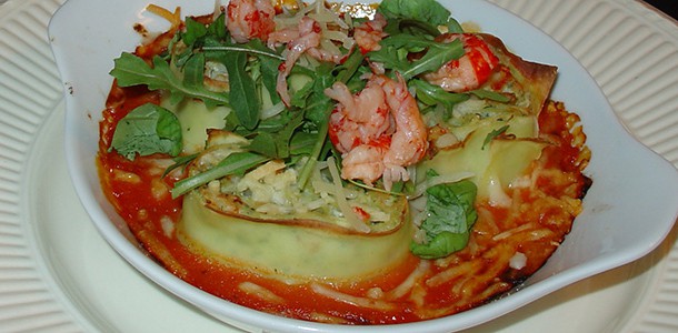 Pastarolletjes met rivierkreeft, basilicum en tomatensaus