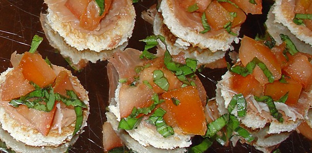 Canapes met parmaham