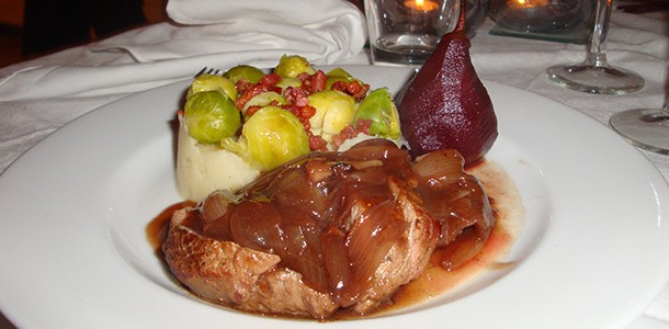 Hertenbiefstuk met rode portsaus